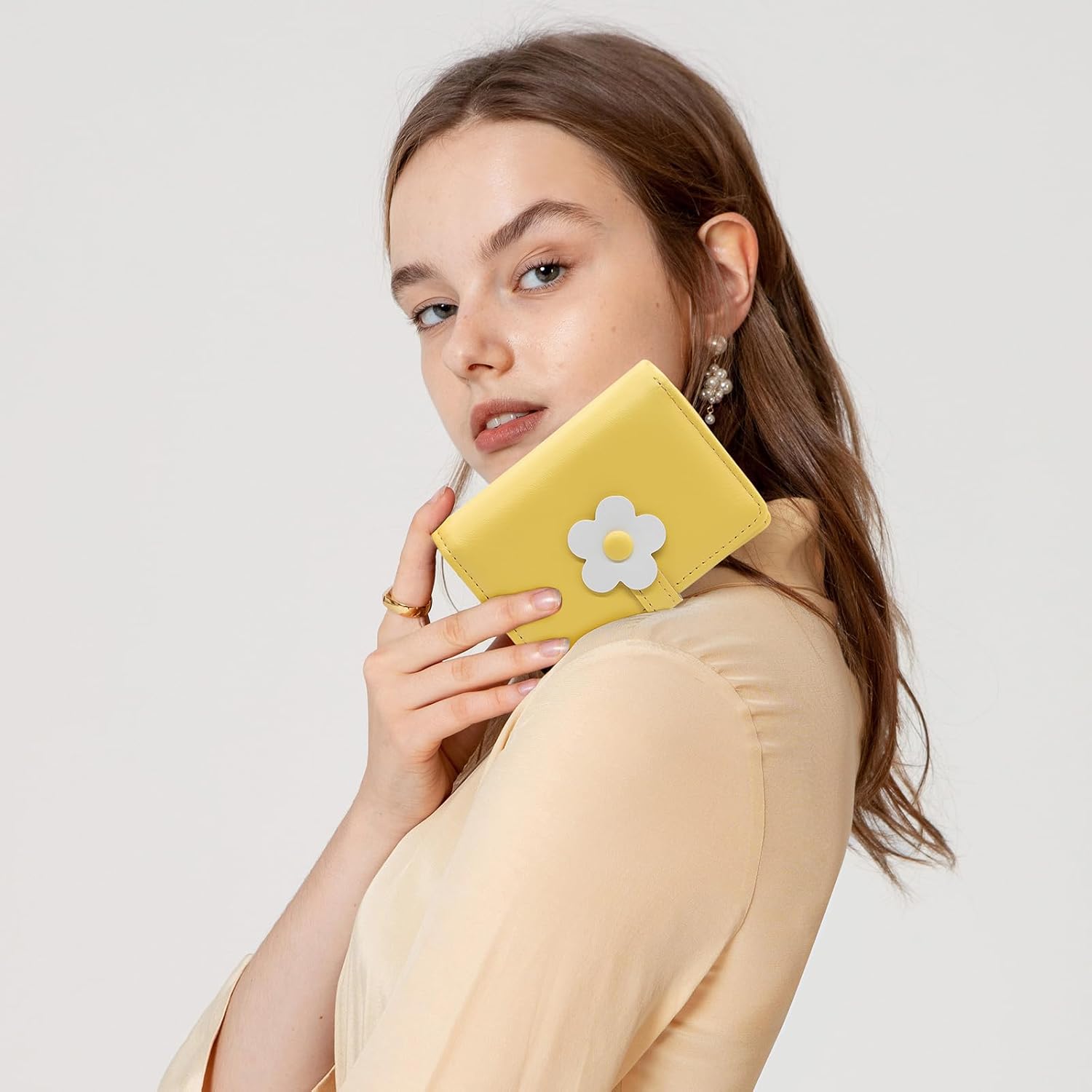 Portafoglio piccolo e grazioso per ragazze e donne - Portafoglio sottile e corto in pelle PU con protezione RFID, a tre ante con fiori, tasca porta contanti e porta carte.